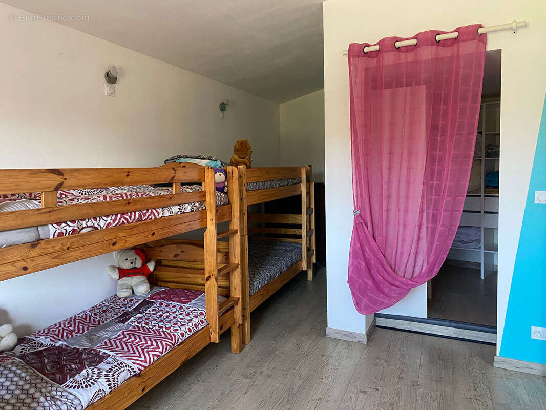 Maison à CAMIAC-ET-SAINT-DENIS