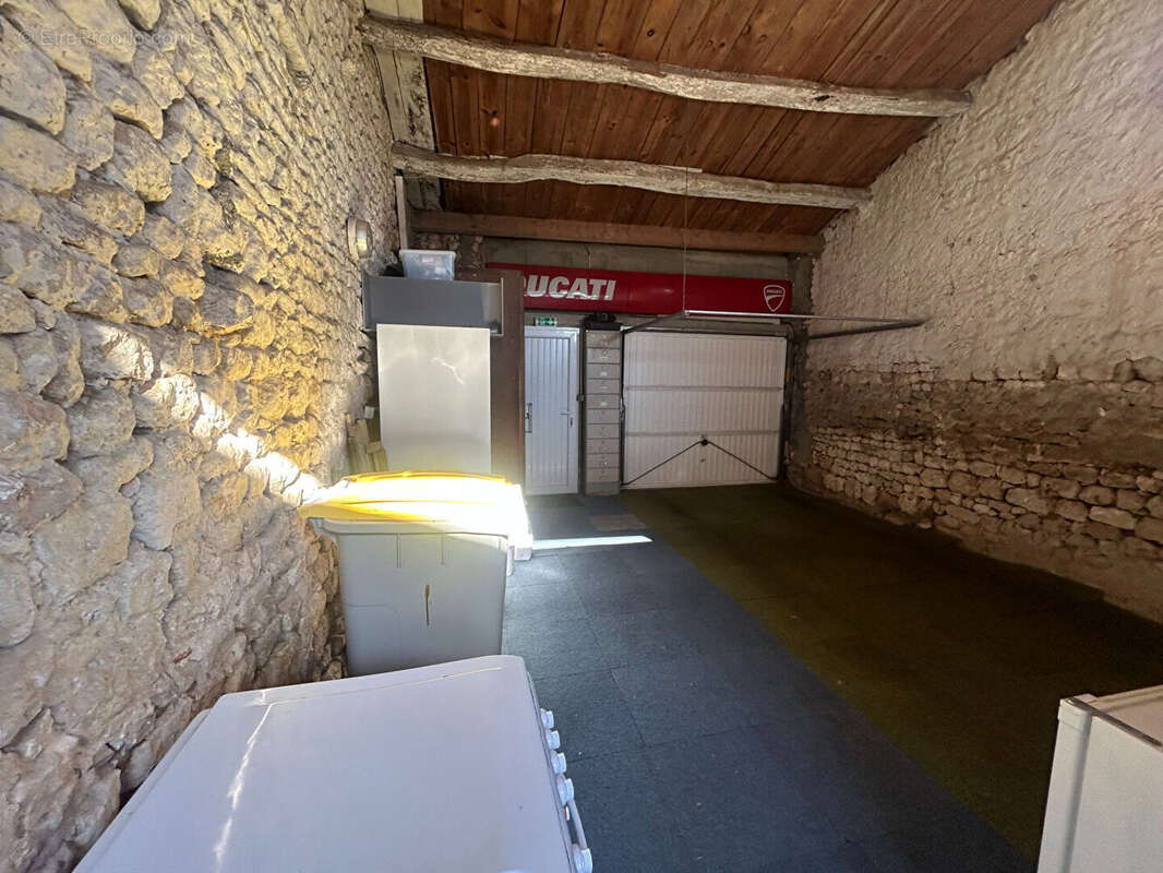 Maison à SAINT-LAURENT-DE-LA-PREE