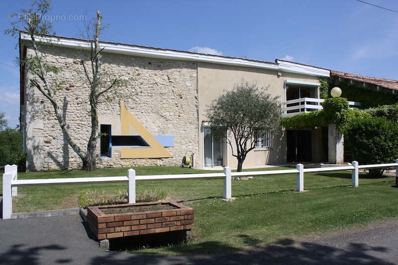 Maison à MONTLIEU-LA-GARDE