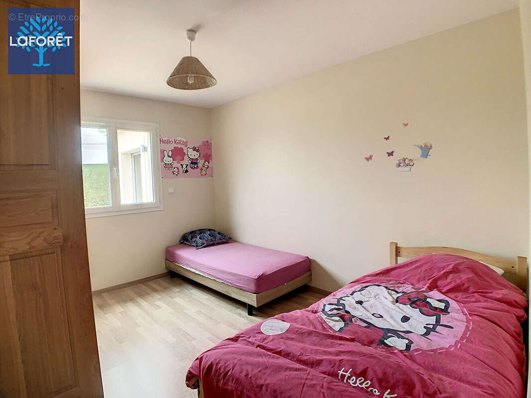 Maison à COURBEPINE