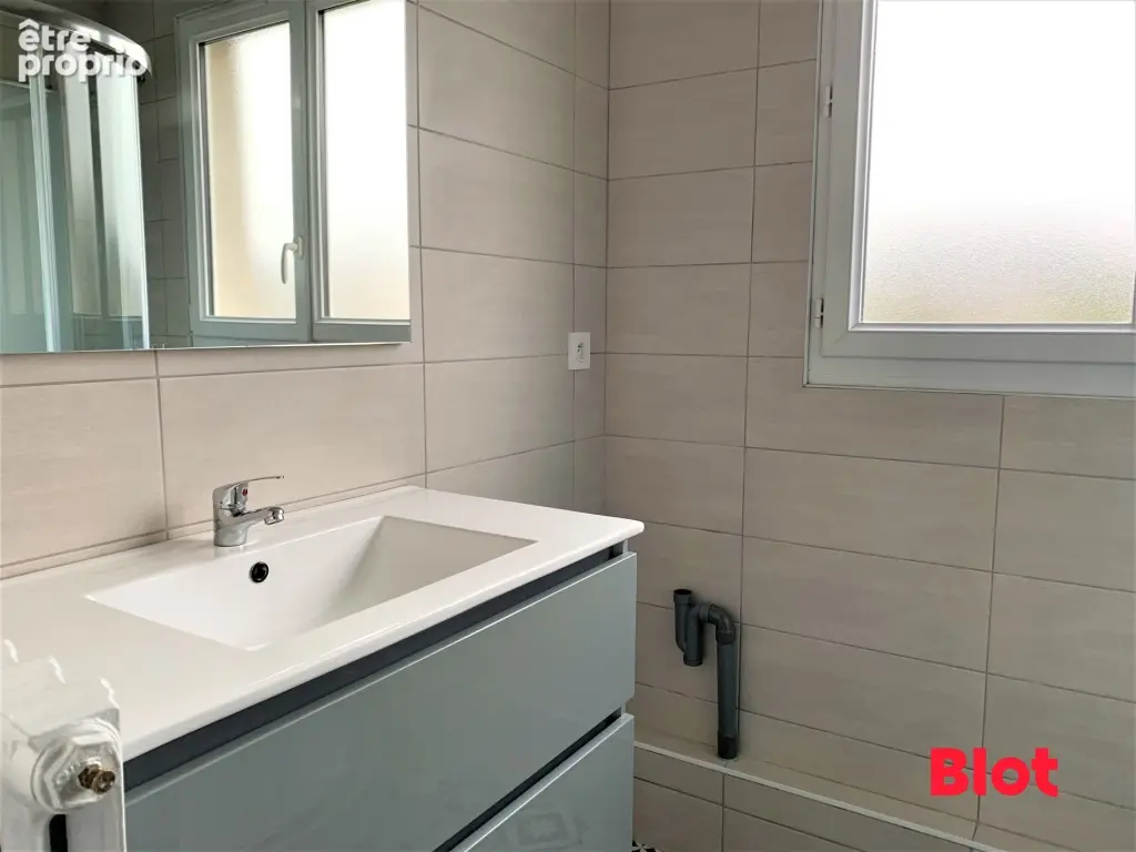Appartement 3 pièces 52 m² à vendre à Fougeres (35300) - photo 2
