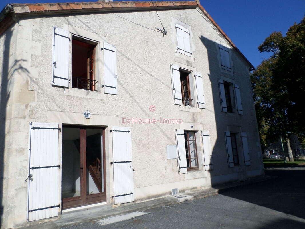 Appartement à HIERSAC