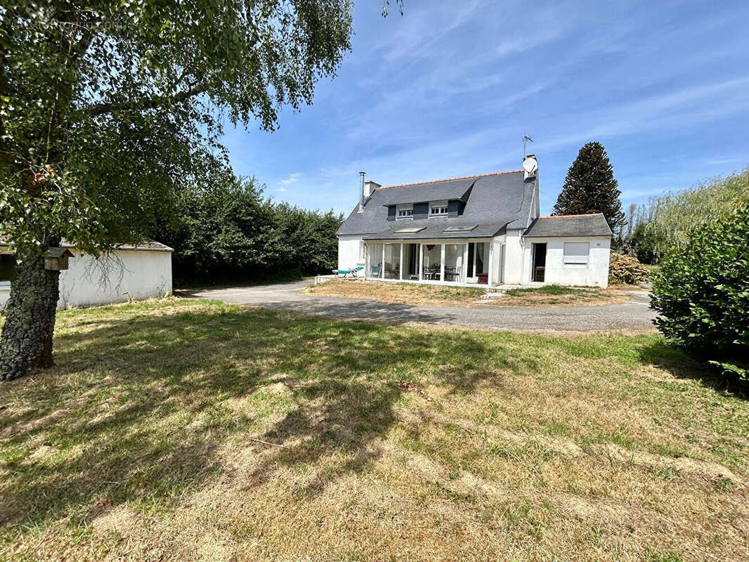 Maison 7 pièces à vendre à Ergué Gabéric - Grand terrain de 5730 m² - photo 2