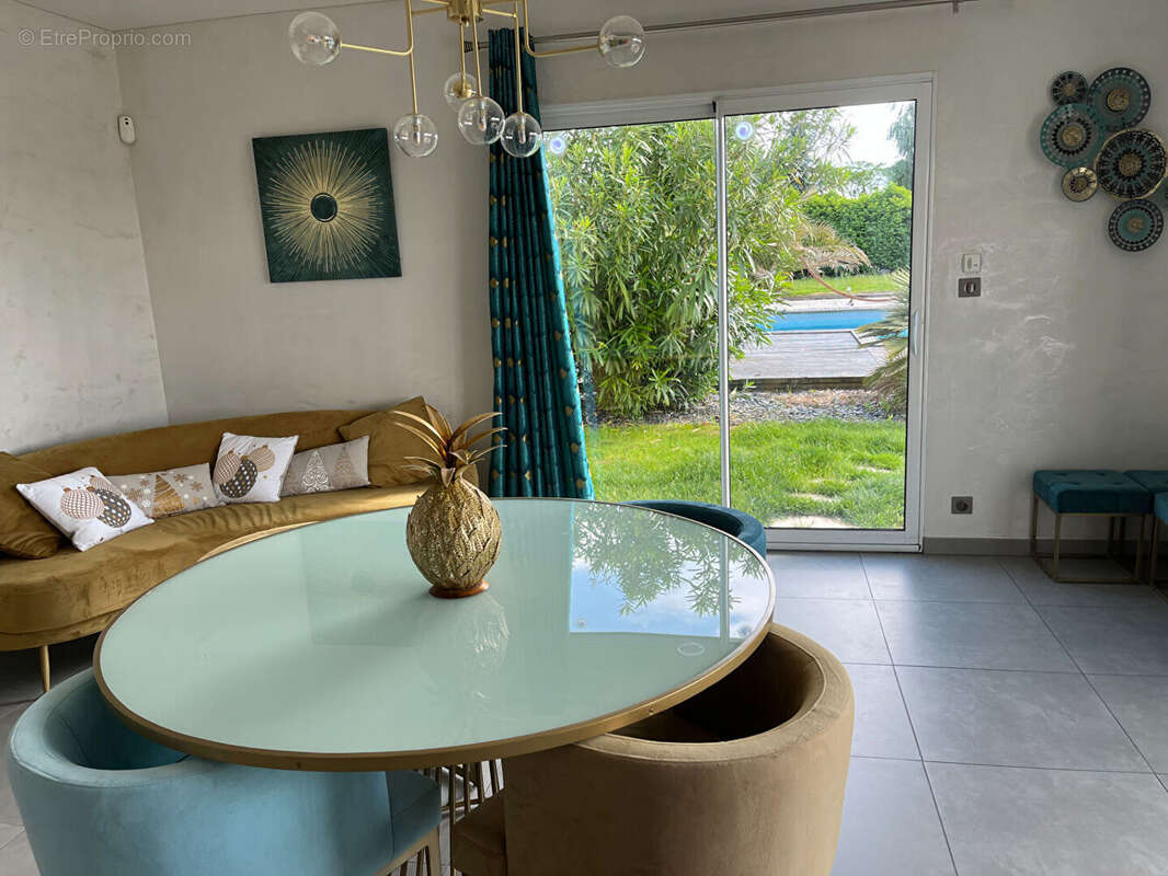 Maison à SAINT-MAGNE-DE-CASTILLON