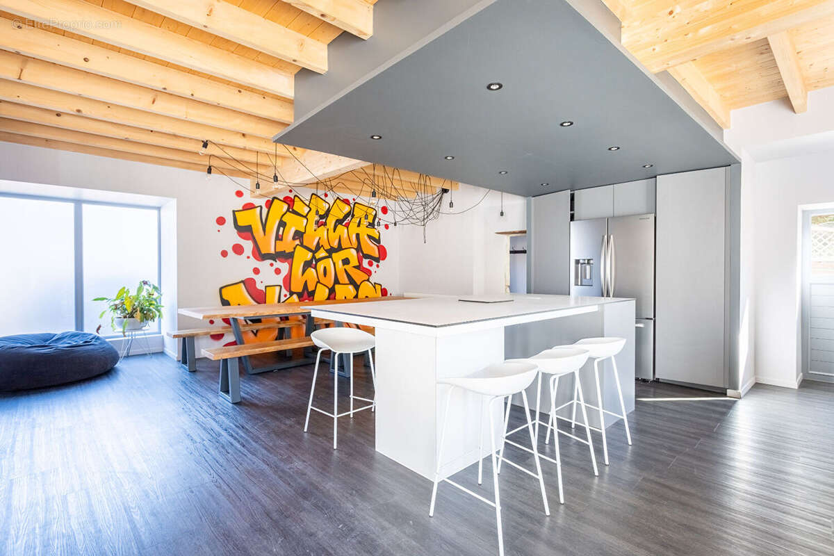 Maison à VIC-LE-COMTE