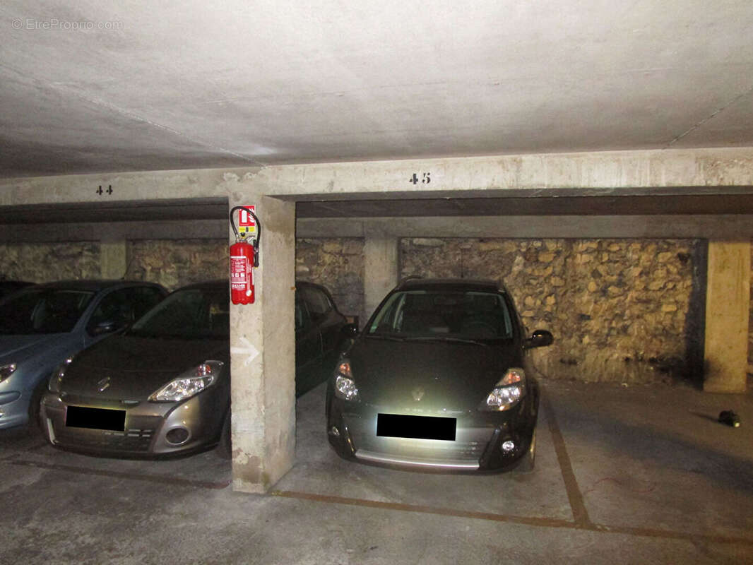 Parking à PARIS-12E