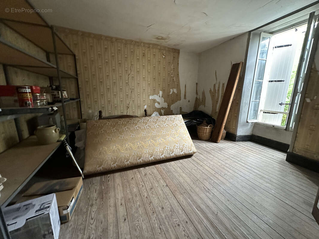 Propriété en pierres, deux maisons et terrain - photo 14