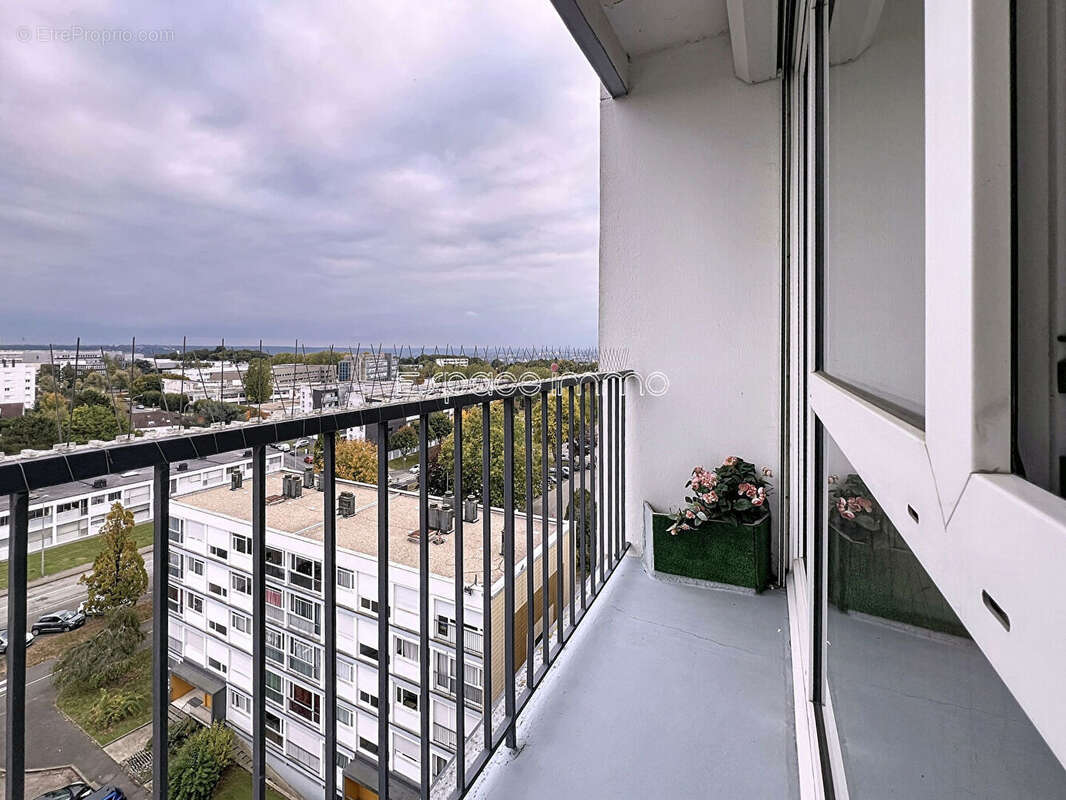 Appartement à MONT-SAINT-AIGNAN