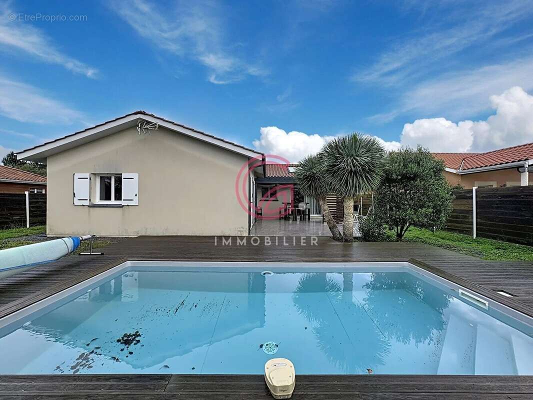 Maison à PARENTIS-EN-BORN