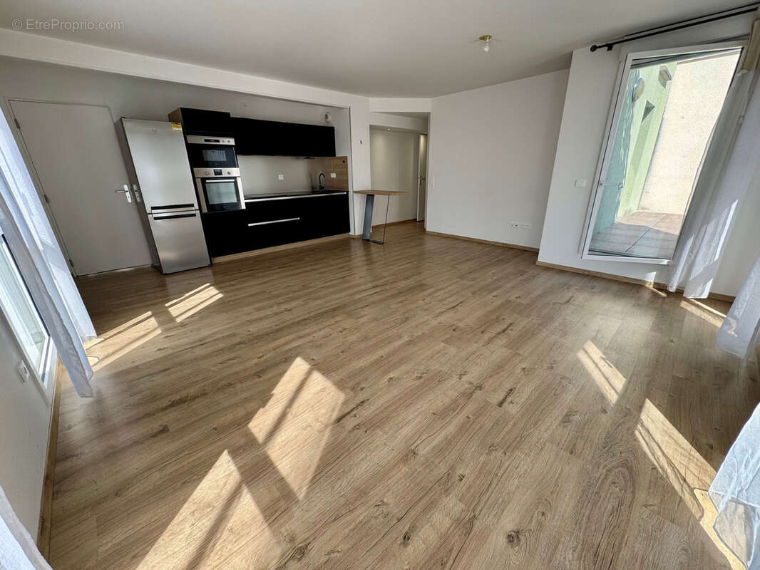 Amiens SUD - T3 72m2 - 2 Chambres - Terrasse - Stationnement privée - photo 4