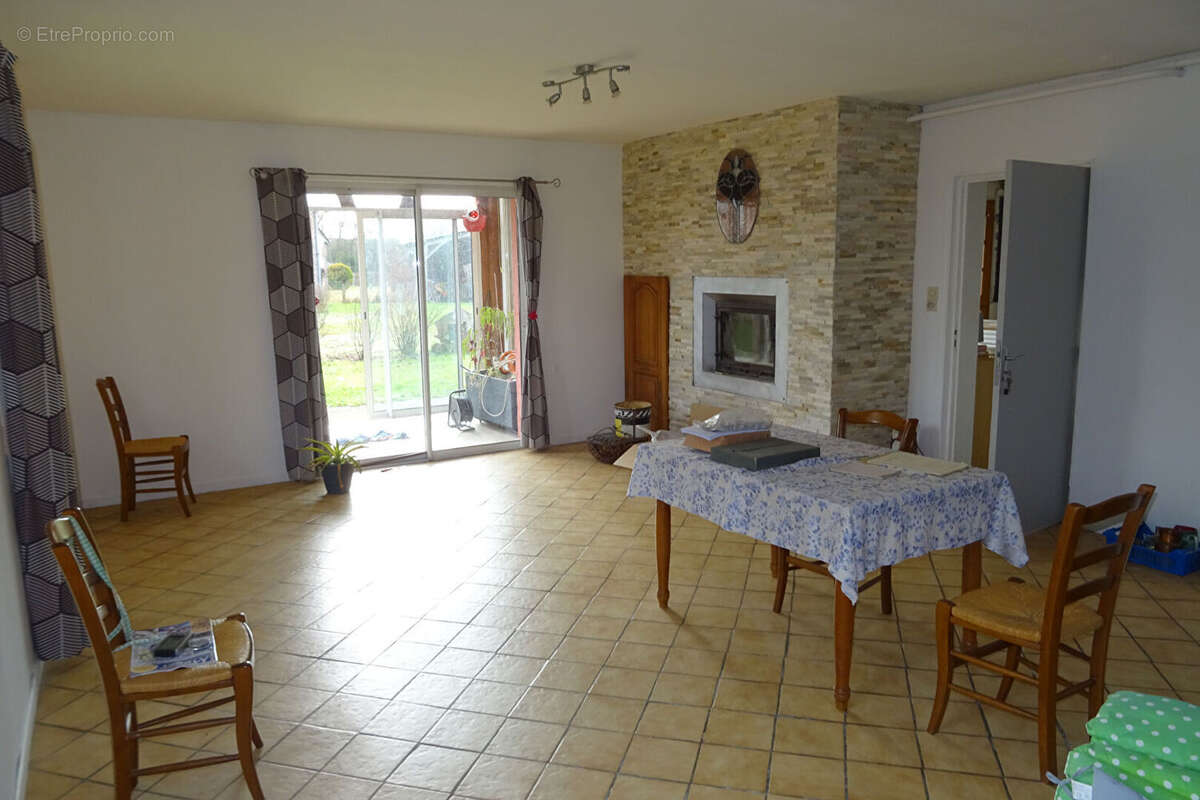 Maison à LA BAZOCHE-GOUET