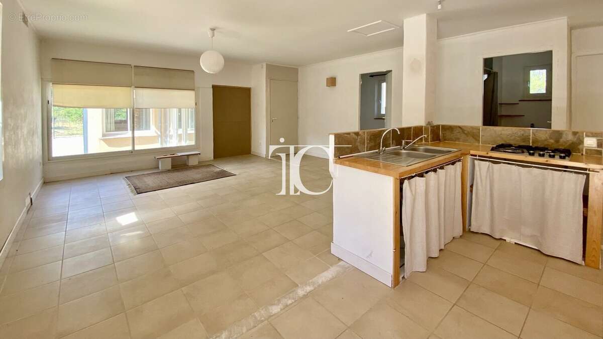 Secteur lussan, maison plain-pied 180m2 de conception bio-climatique, sur parcelle 6055m2 - photo 5