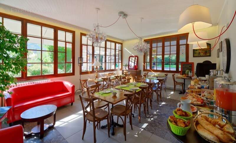 Commerce à LA ROCHETTE