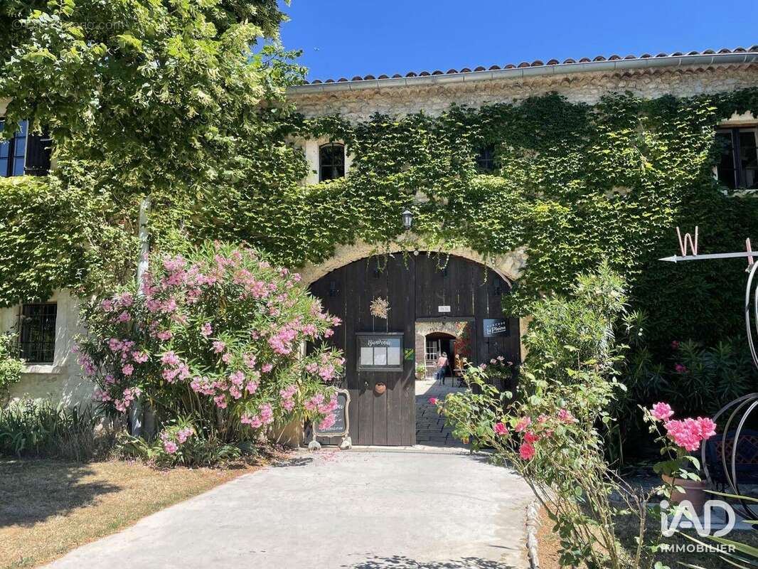 Photo 3 - Commerce à CHABRILLAN