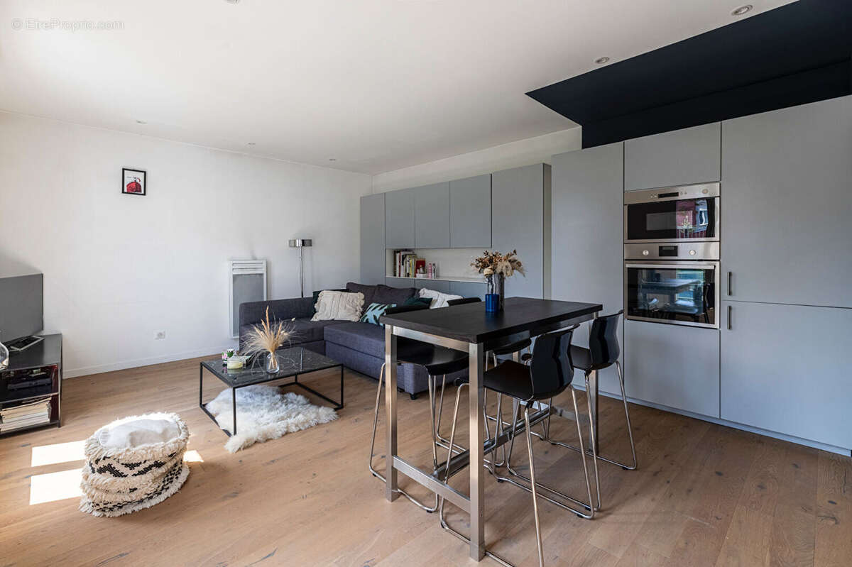 Appartement à PARIS-15E