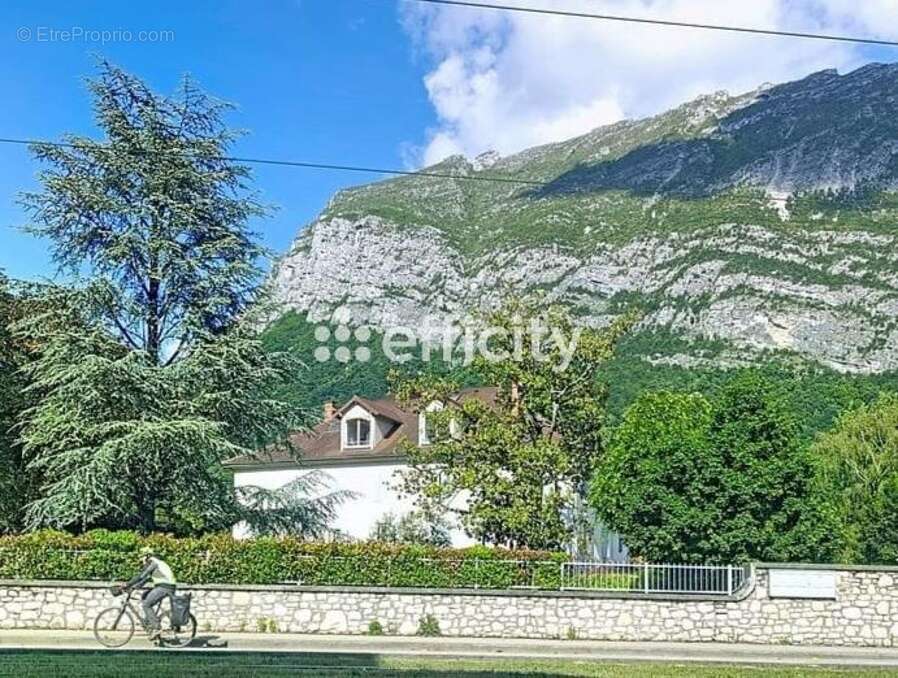 Appartement à SAINT-EGREVE