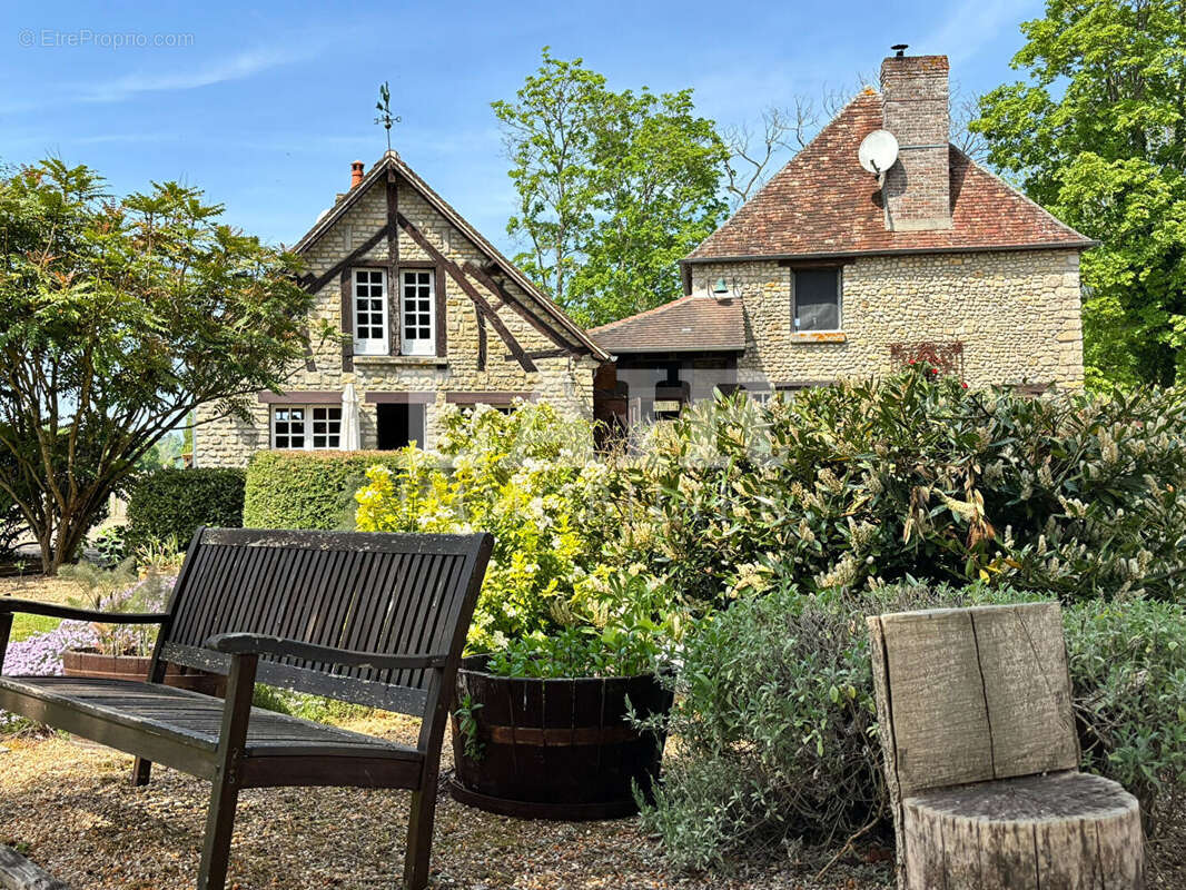 Maison à LE MELE-SUR-SARTHE
