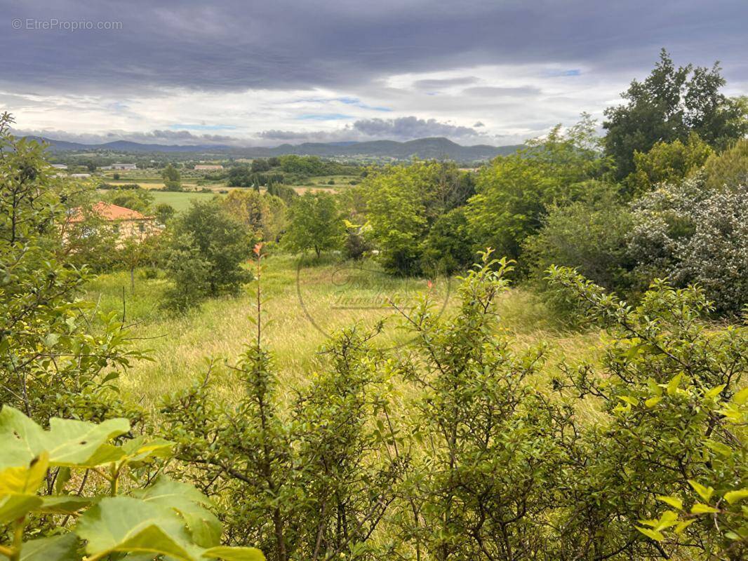 Terrain à SAINT-JEAN-DE-MARUEJOLS-ET-AVEJAN