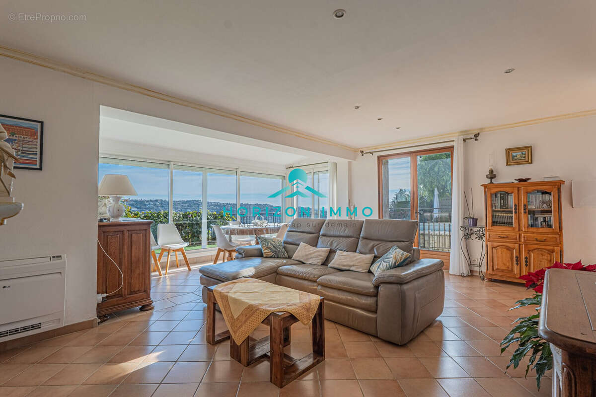 Maison à SAINT-LAURENT-DU-VAR