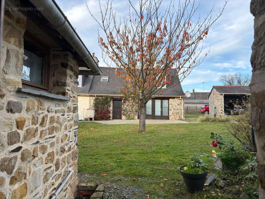 Maison à SAINT-AUBIN-DES-CHATEAUX