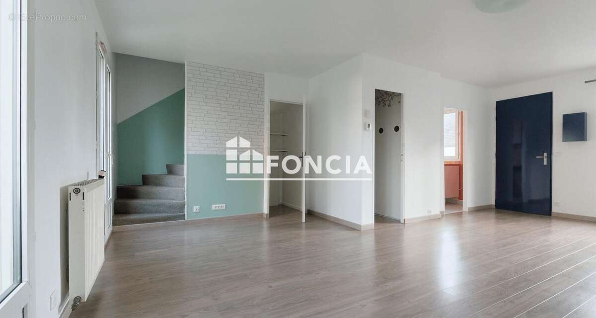 Appartement à VERT-SAINT-DENIS