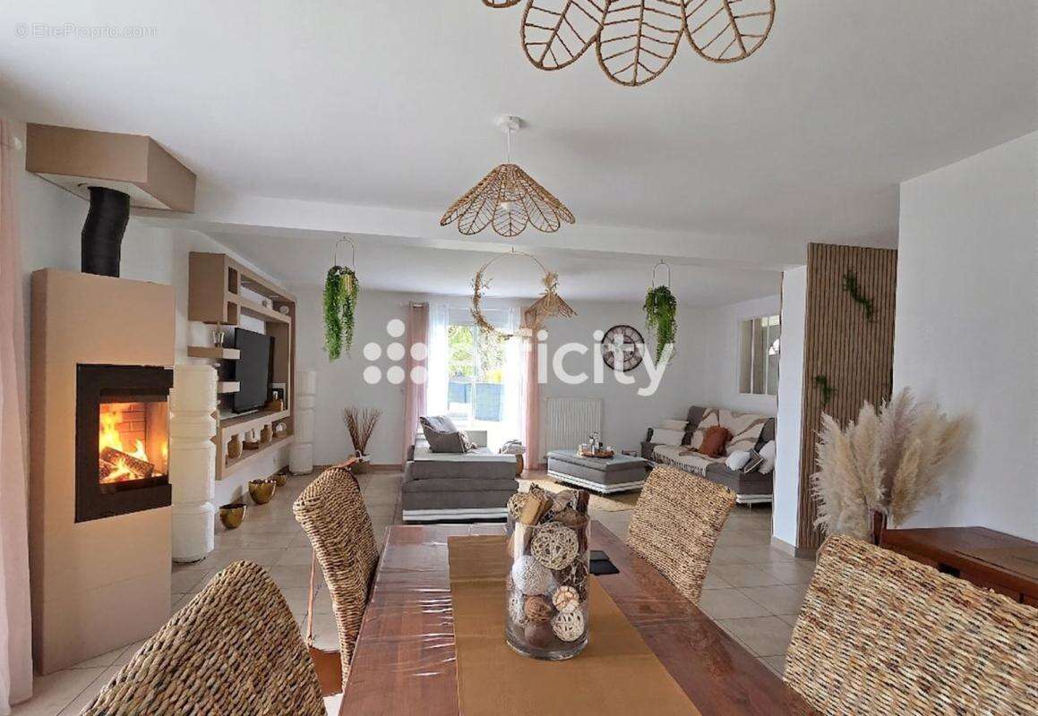 Maison à LE PERRAY-EN-YVELINES