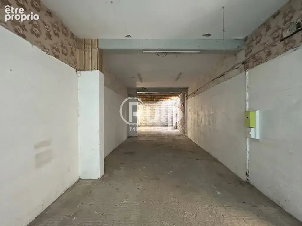 Immeuble de rapport - 2 appartements - Local commercial - Hangar 200 m2 - photo 7