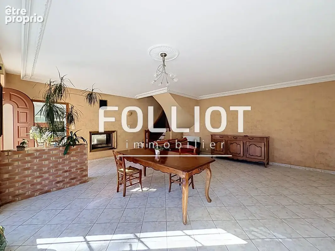 Maison pierre à vendre à Saint-Germain-en-Coglès - 7 pièces, 140 m² + maison louée + dépendances - photo 3