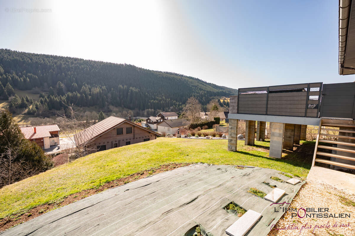 Maison à MAISONS-DU-BOIS-LIEVREMONT