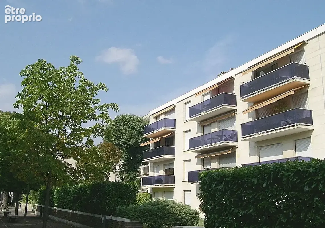CHATOU centre - emplacement prisé sur rue piétonne - photo 2