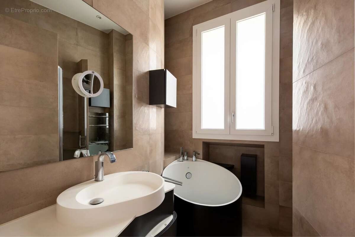Appartement à PARIS-17E