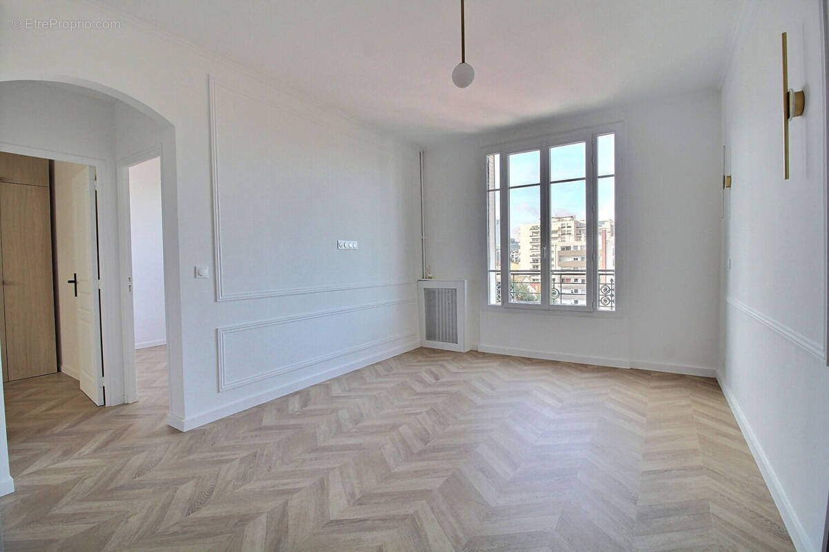 Appartement à COURBEVOIE
