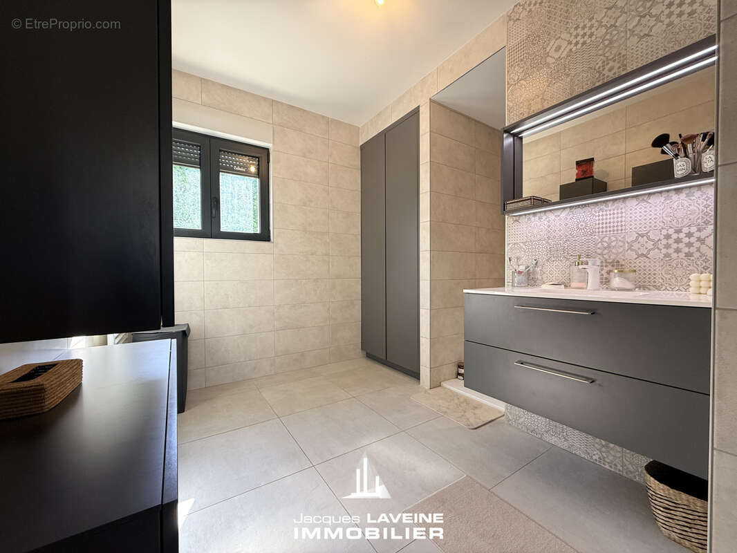 Appartement à LESSY