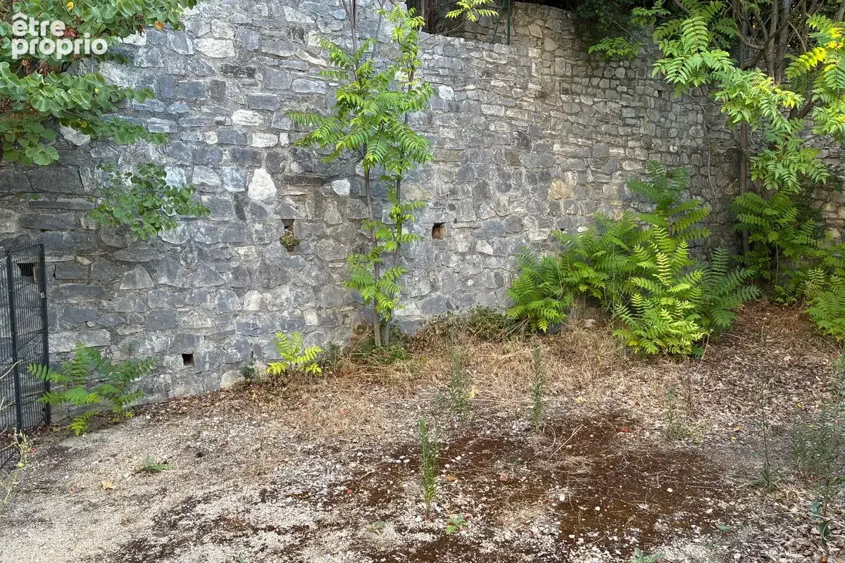 Rez-de-chaussée lumineux à Vézénobres et jardinet - photo 4
