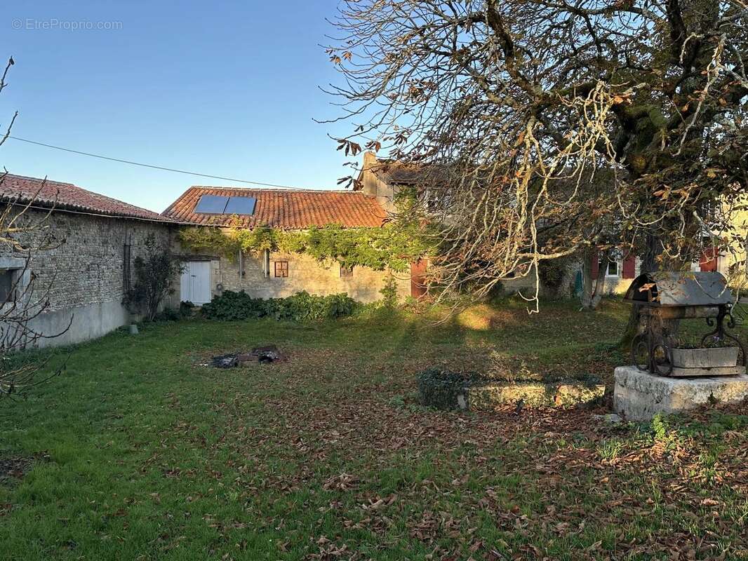 Maison à SOMMIERES-DU-CLAIN