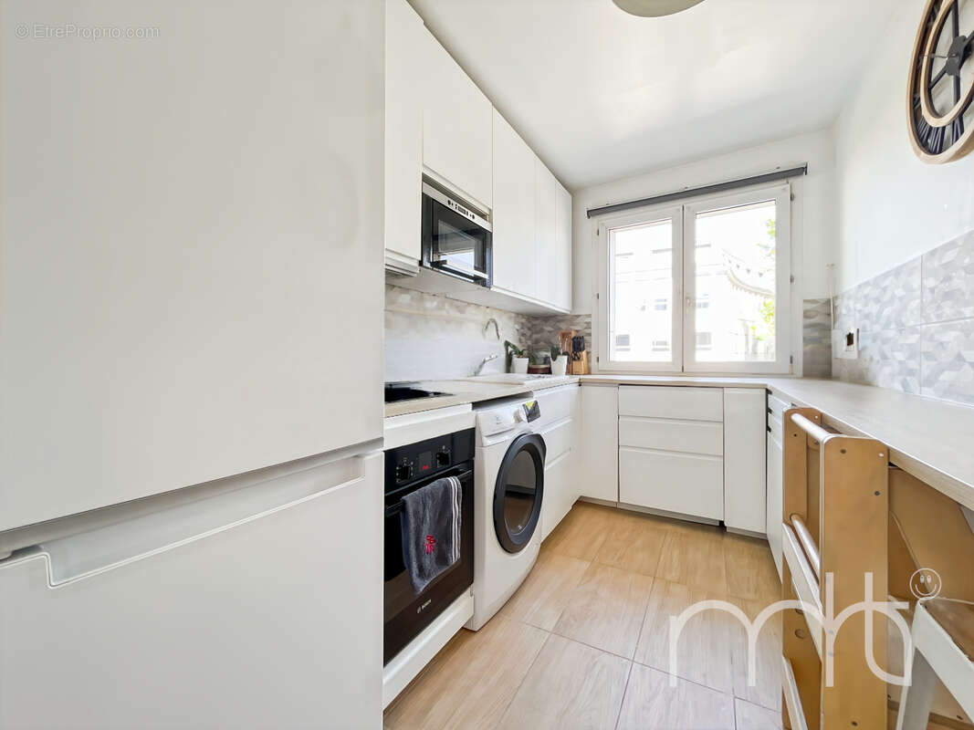 Appartement à LA GARENNE-COLOMBES