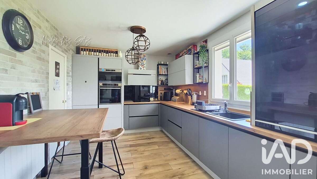 Maison 215 m² à Saint-Witz  - photo 3