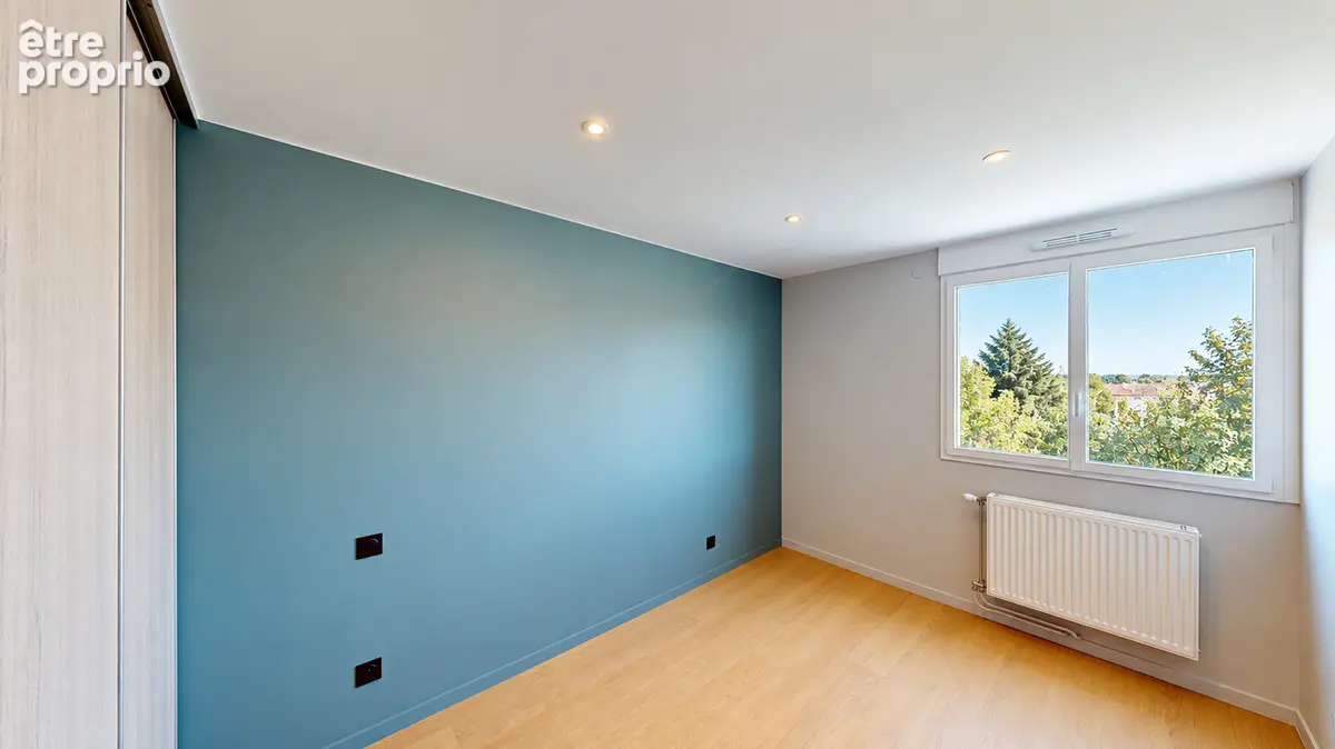 RARE CHAPRAIS CRAS -  Dernier étage 100m² avec 3 CHAMBRES refait entièrement à NEUF avec terrasse et VUE - photo 8