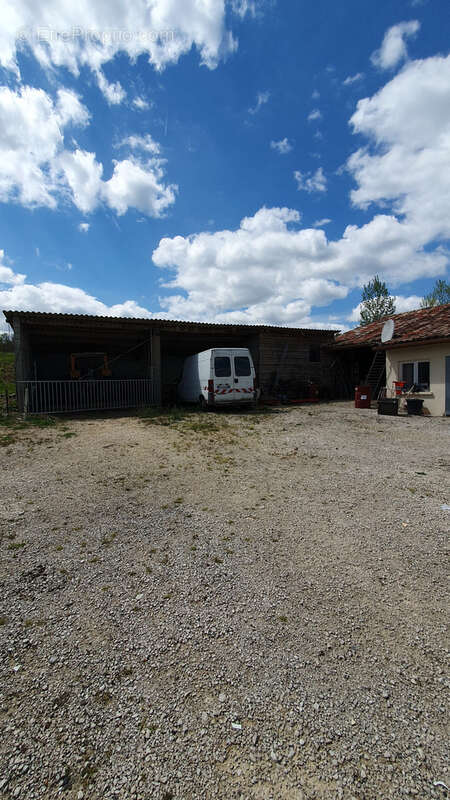 Maison à NEGREPELISSE