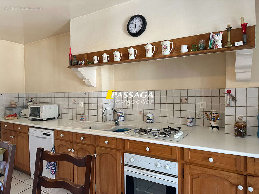 A VENDRE - Maison d'habitation avec cour, jardin et studio - BERTHOLENE - photo 9