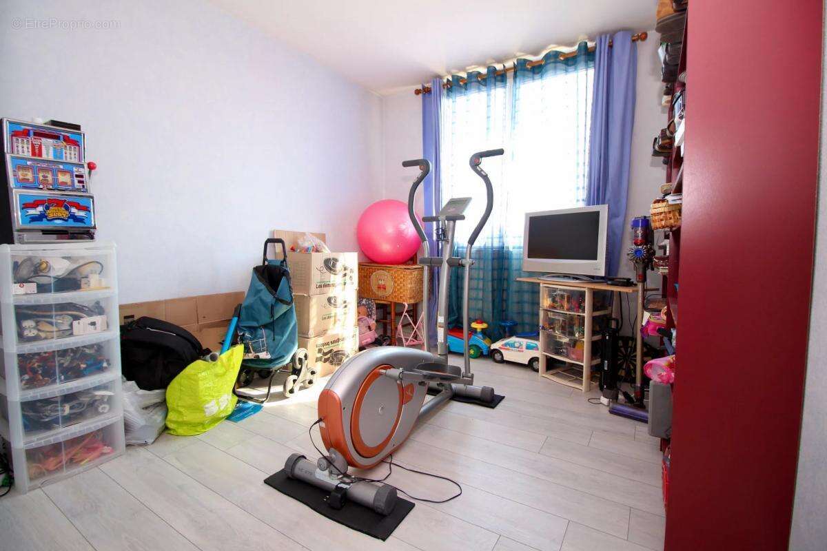 Appartement à NEAUPHLE-LE-CHATEAU