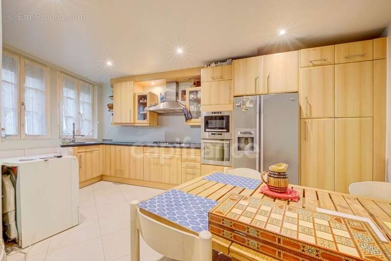 Appartement à PARIS-8E