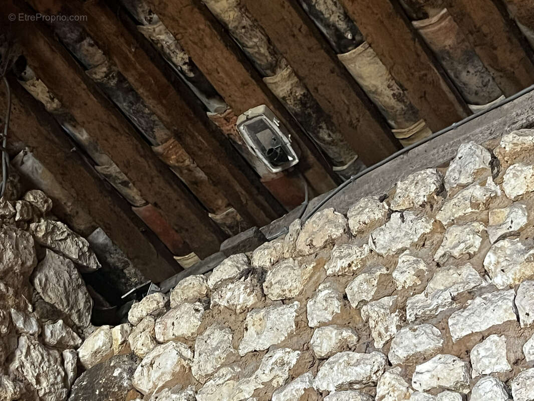 Parking à MIRAMBEAU