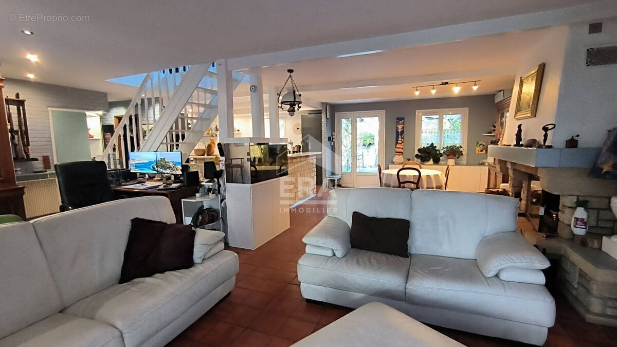 Maison à SAINT-GERMAIN-LES-ARPAJON