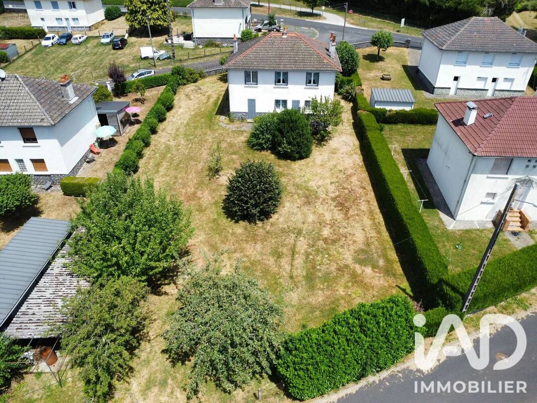 Photo 1 - Maison à ALLY