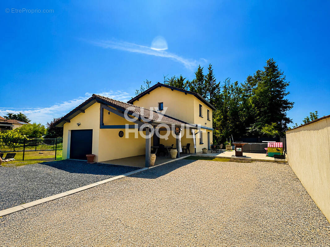 Maison à LUZINAY