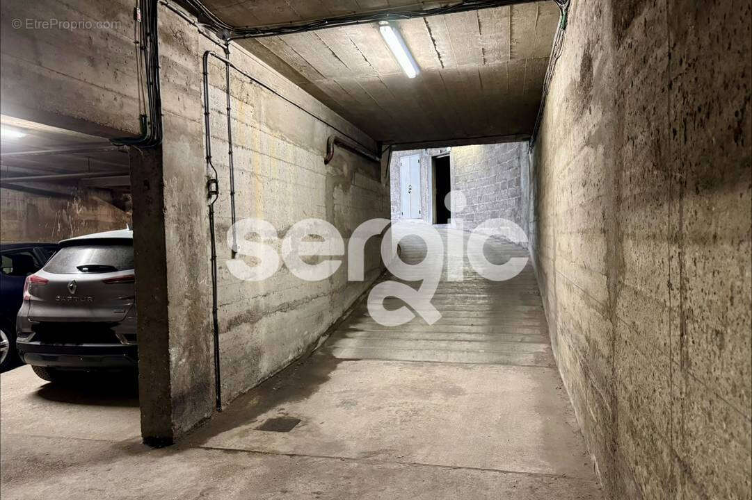 Parking à PARIS-15E