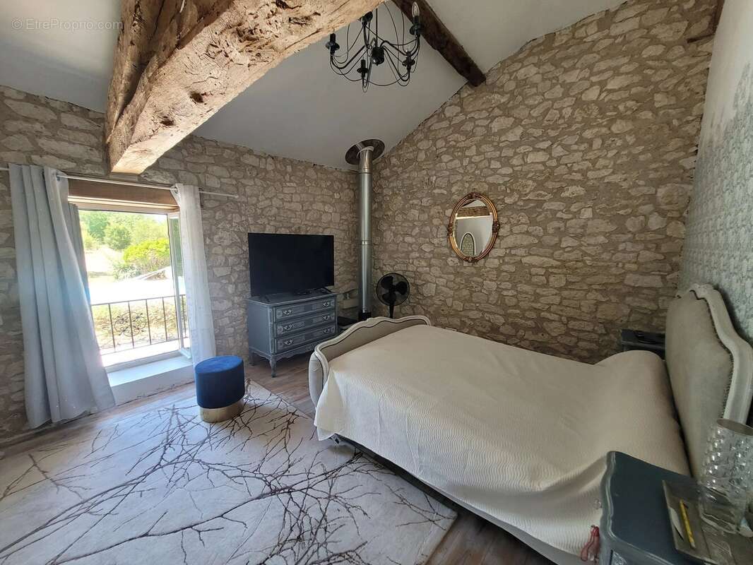 Propriété isolée avec 2 gîtes et piscine sur plus de 4 hectares - photo 8