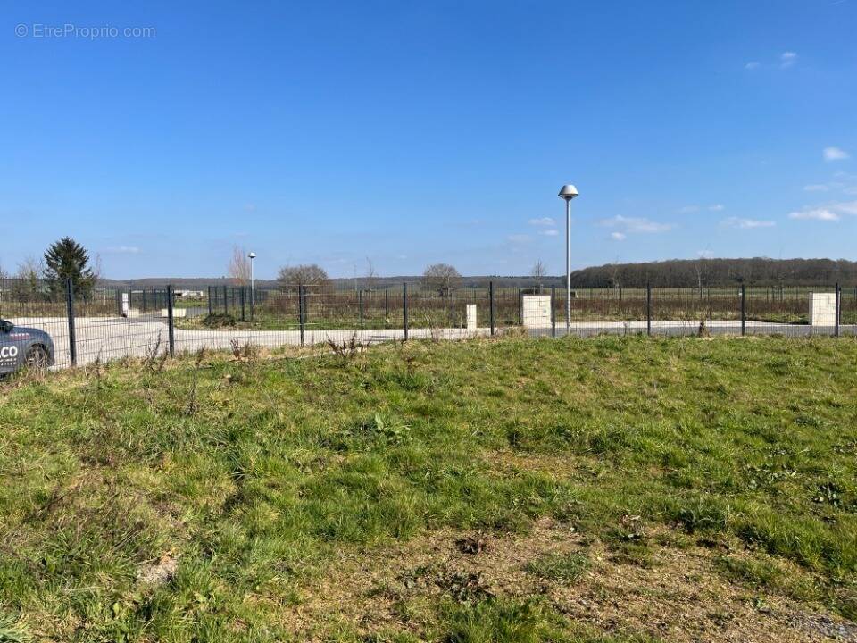 Terrain à LES AUTHIEUX-SUR-LE-PORT-SAINT-OUEN