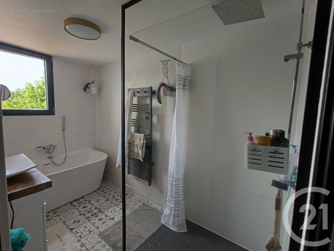 Maison à CHENAC-SAINT-SEURIN-D'UZET